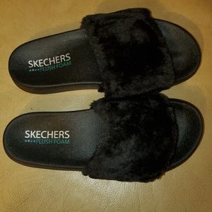 Sketchers Fuzzy Slides